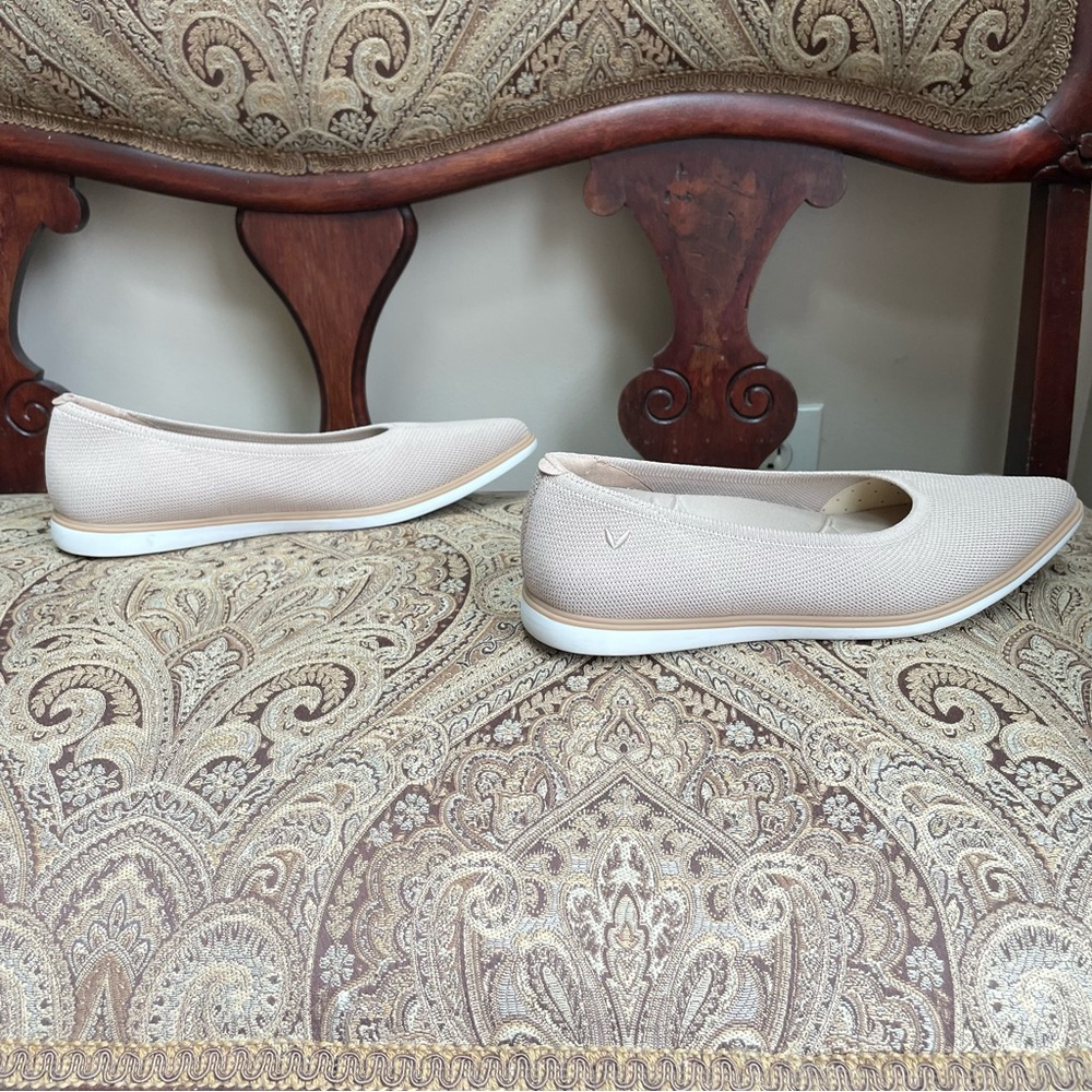Vivaia Veronica Cream Point Toe All Day Standing Flats Comfortable Size 8 - Picture 11 of 16